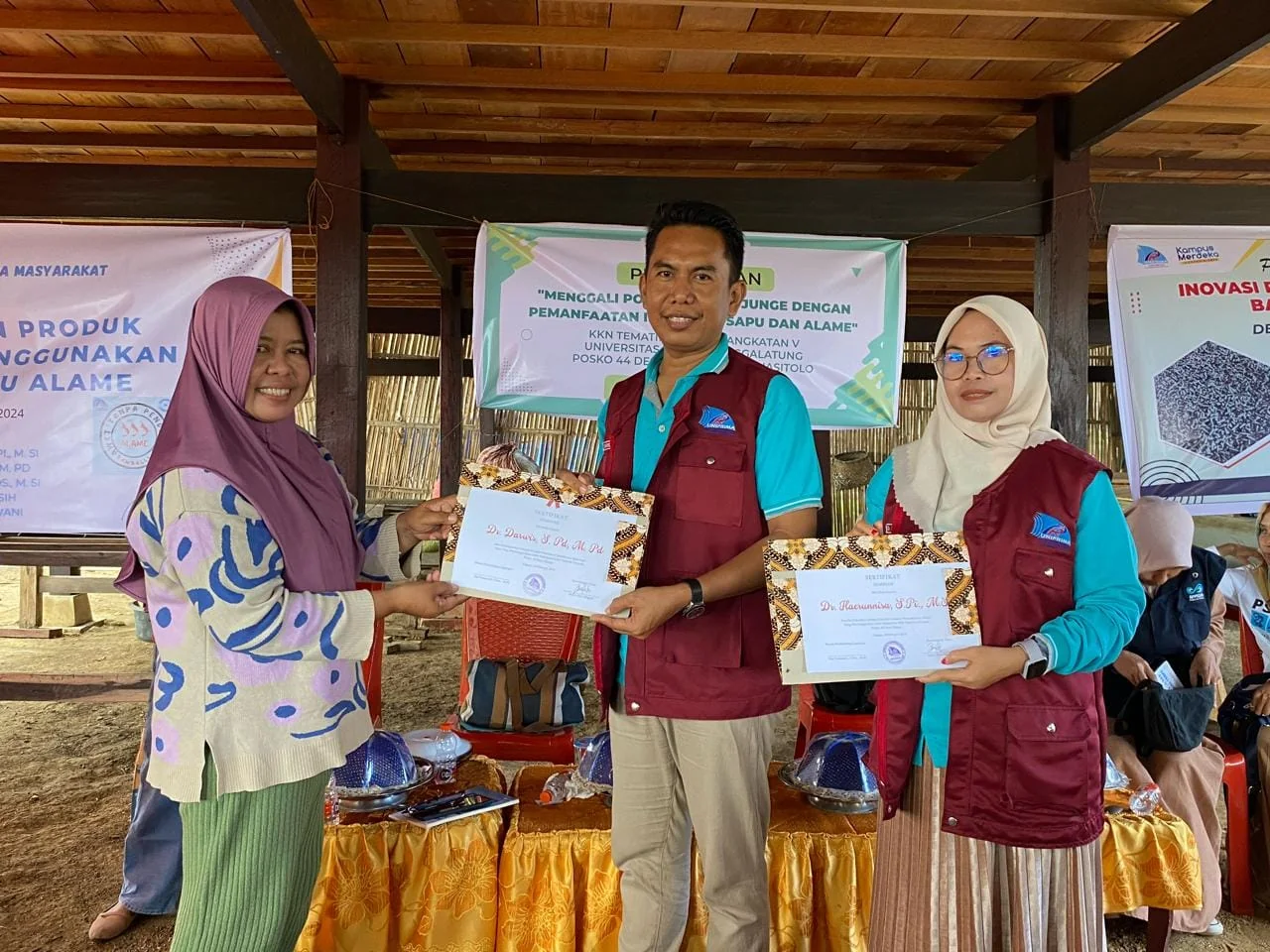 Kemitraan dan edukasi masyarakat